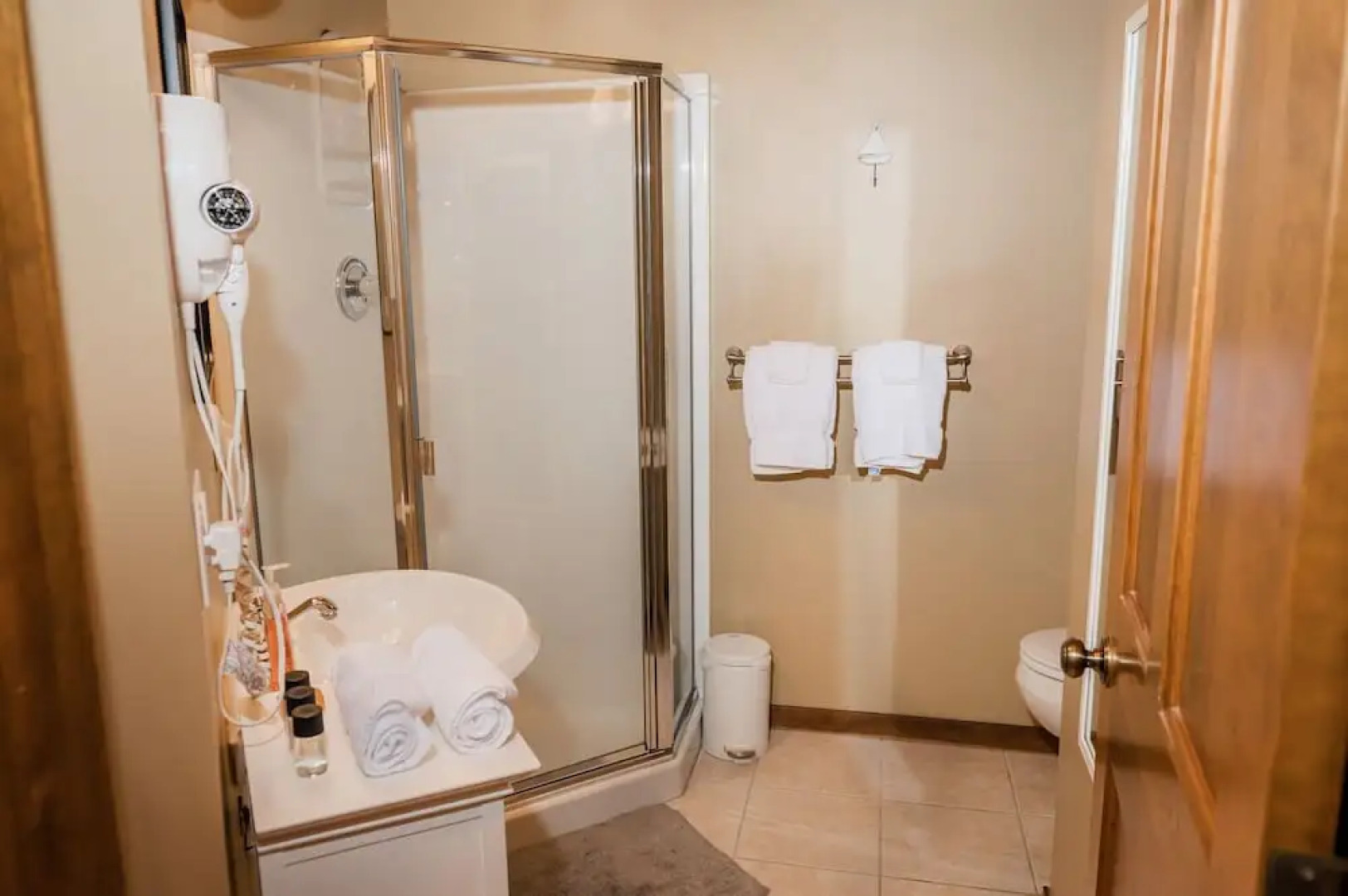 Waterfront 2BDR Condo in Grand Haven 110