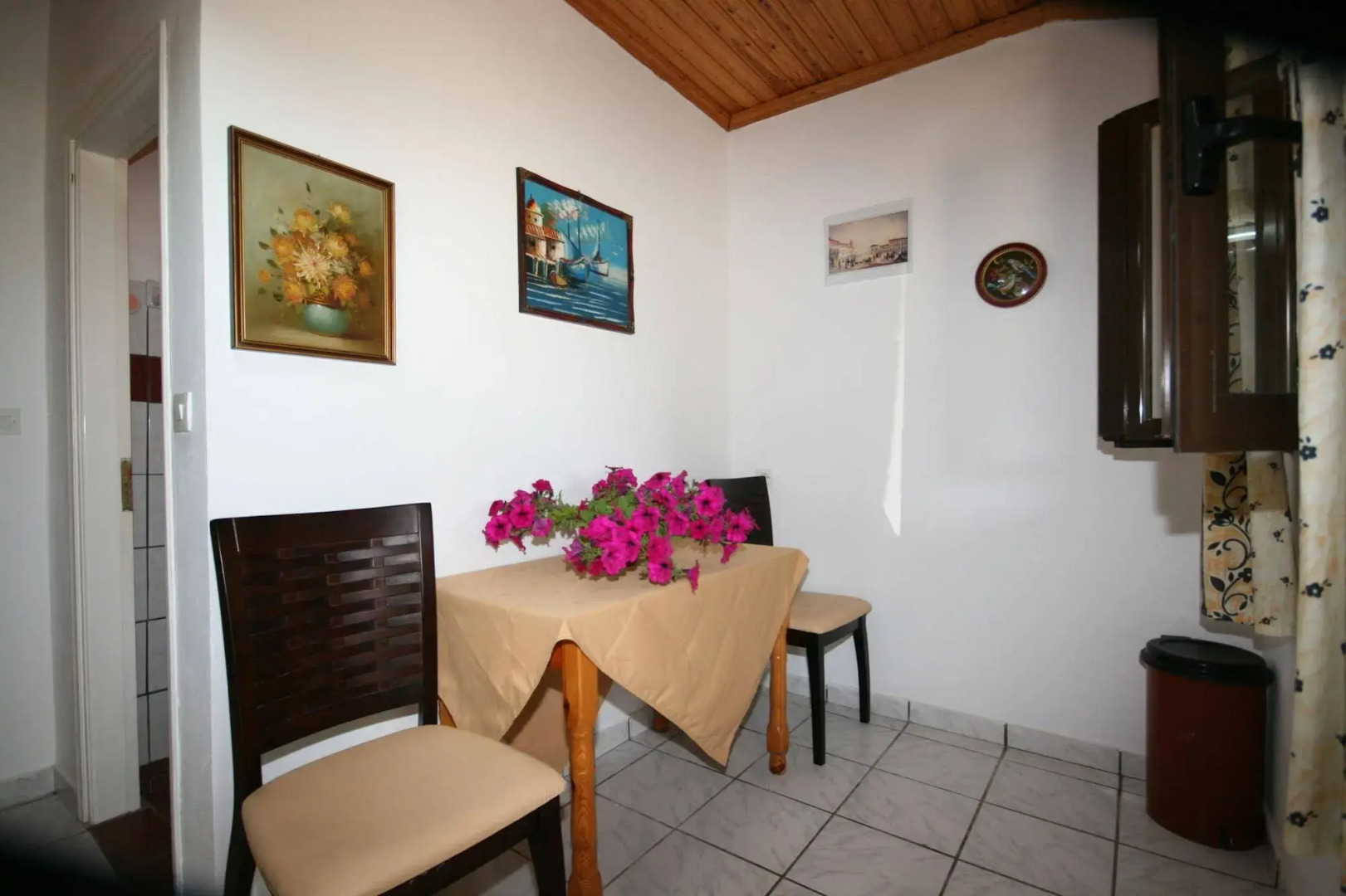 Eleni Family Apartments