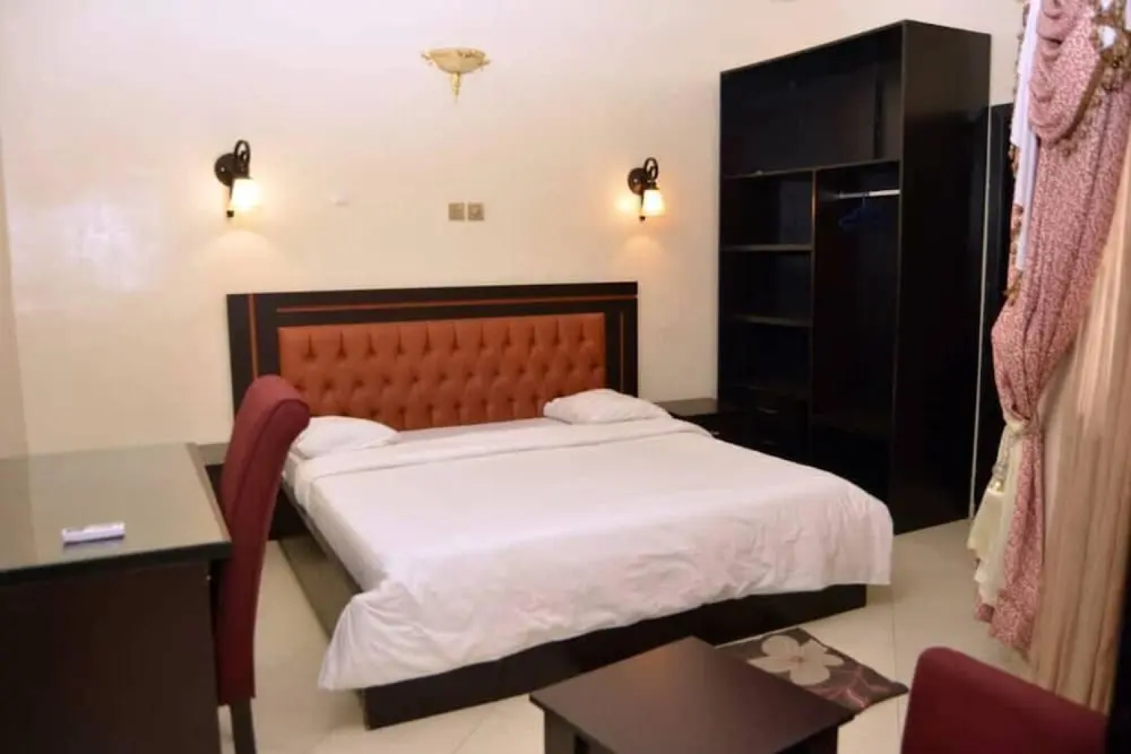 Ice Grand Hotel & Suites