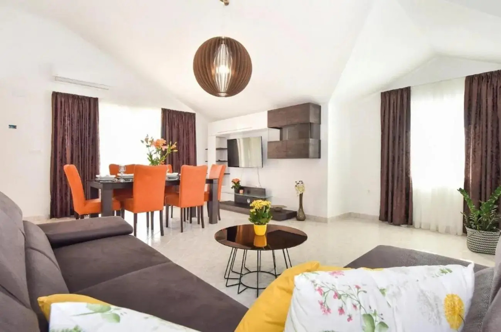 Holiday house with a swimming pool Dugopolje, Zagora - 19033