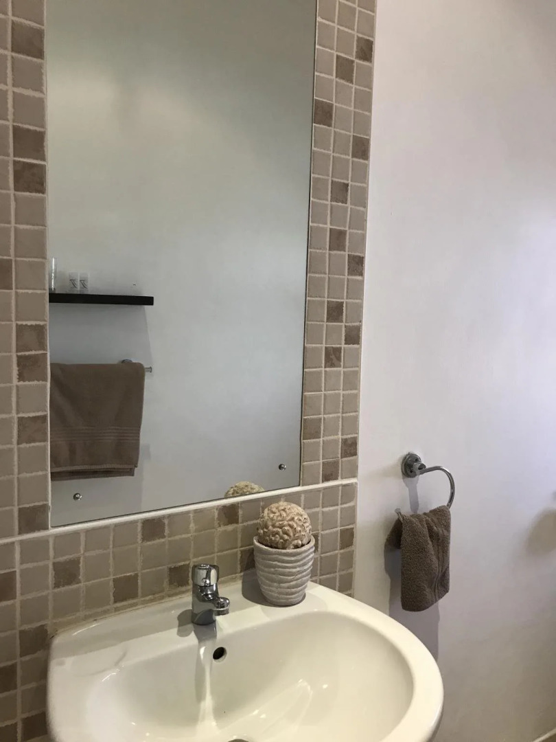 VJ's Guesthouse and Restaurant