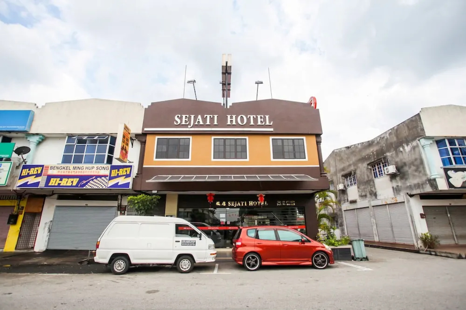 Sejati Hotel by OYO Rooms