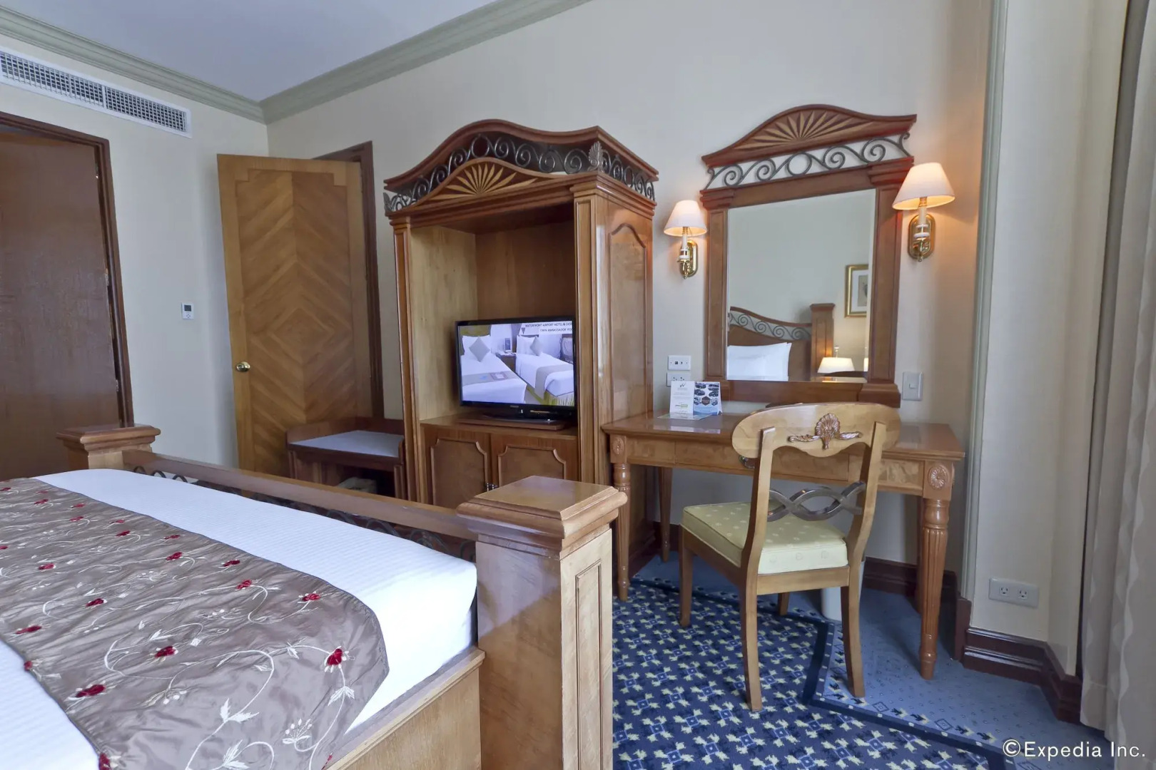 Waterfront Cebu City Hotel & Casino