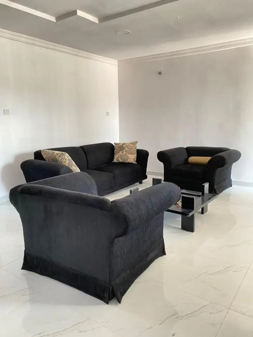 Inviting 8 Bed House in Lekki