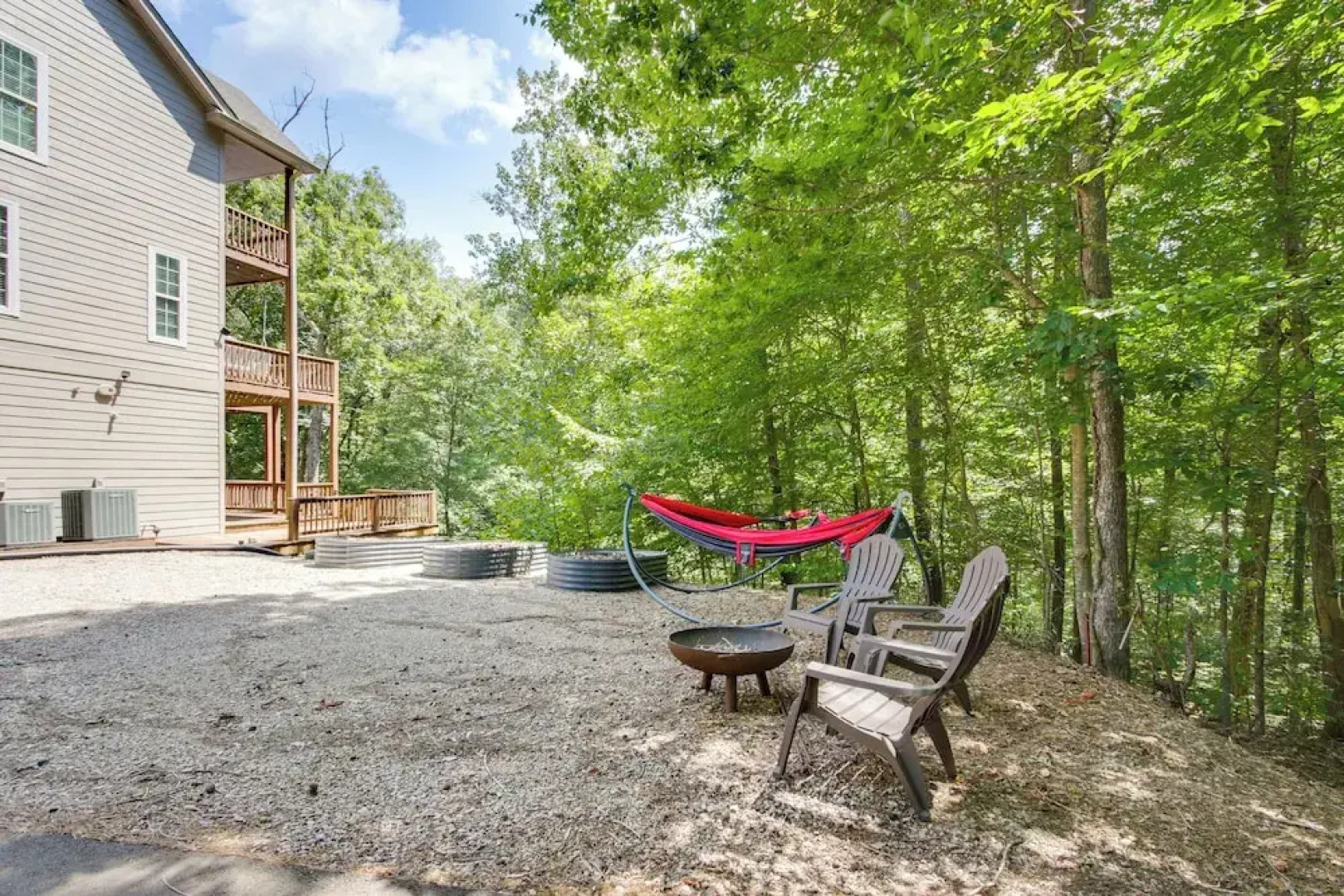 3 Mi to Pickwick Lake: Spacious Family Getaway