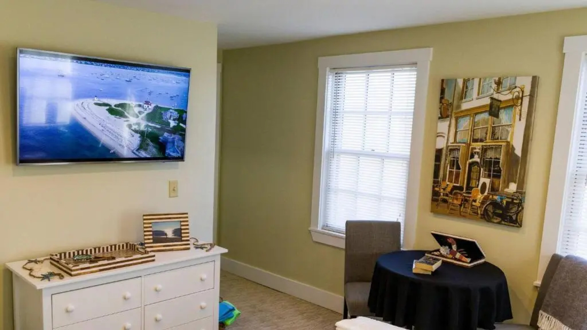 Room in Guest room - Room 1 Private Bathroom Pool Shuttle Bus