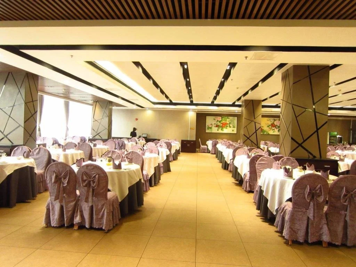 Maple Leaf International Hotel