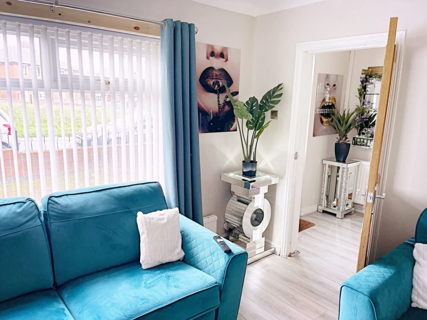 The Serene Stays - 3 Bed Home in Oldham Manchester