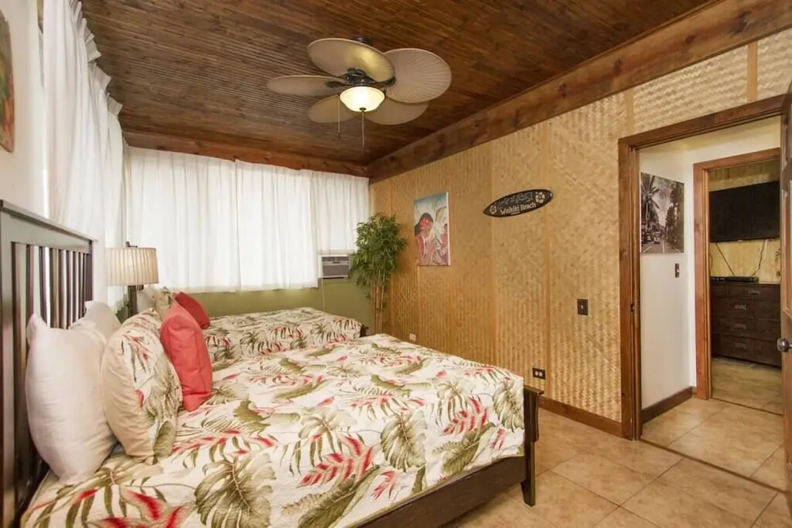 Waikiki Condo Rental - Hawaiian King