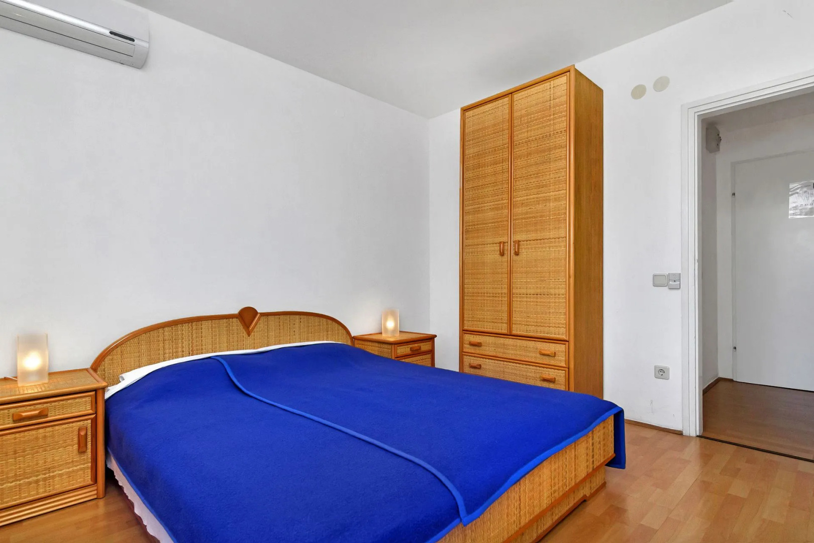 Room Ana - 5 m from beach: R11-24 Cove Pokrivenik, Island Hvar