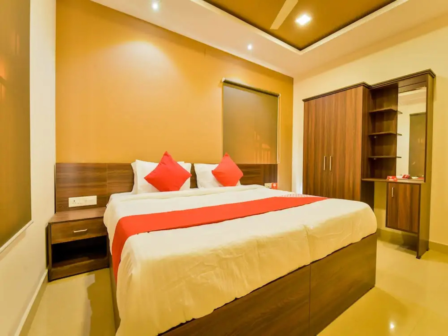 OYO 14271 Modern Studio Near Lulu Mall