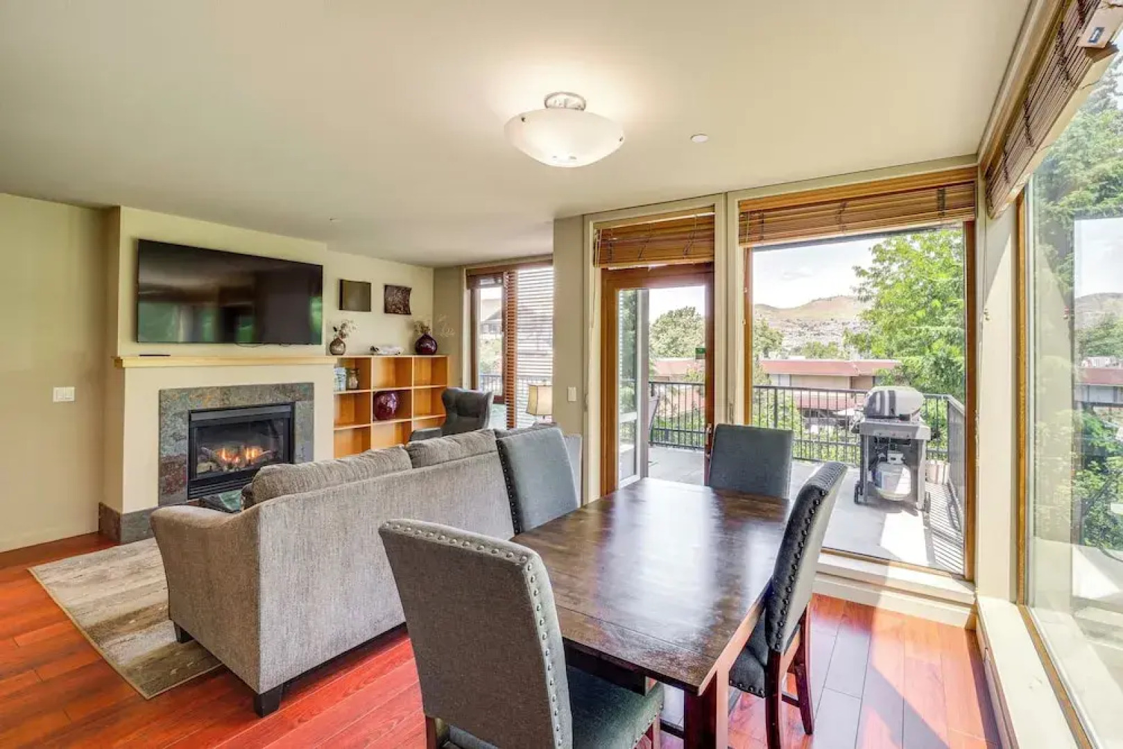 Steps to Lake Chelan: Condo w/ Resort Amenities!