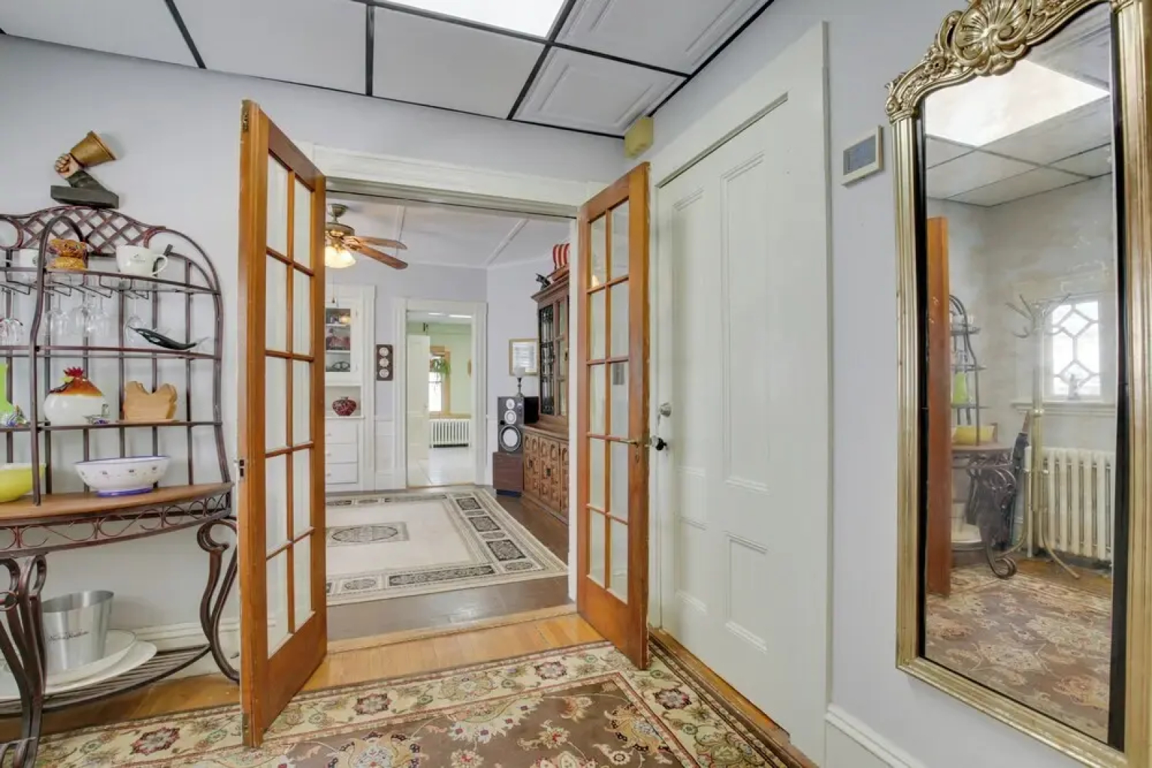Quaint Beverly Townhome: Walk to Beach & Downtown!