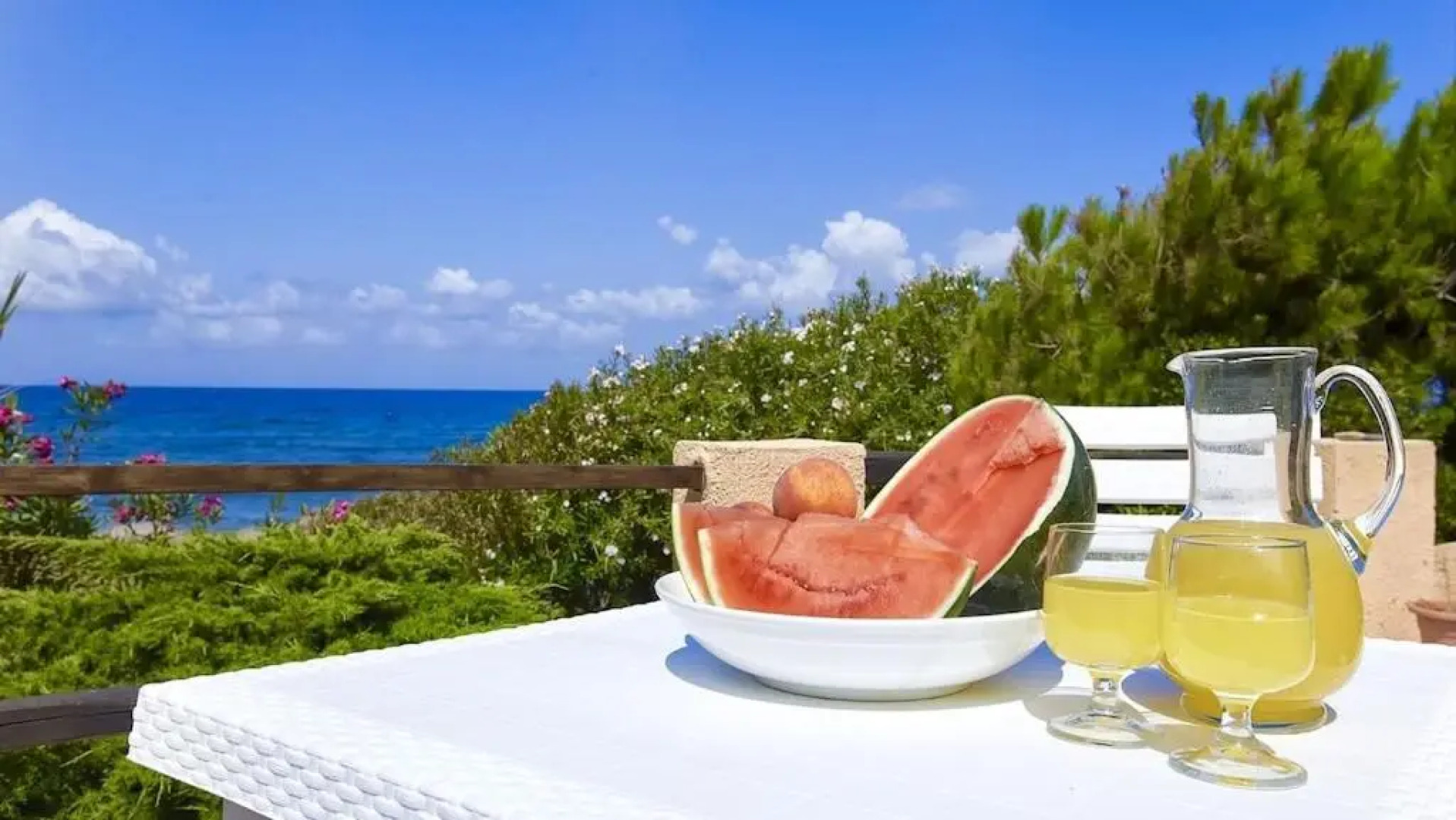 Villa sulla riva della marina di Sorso 3 camere veranda sul mare giardino