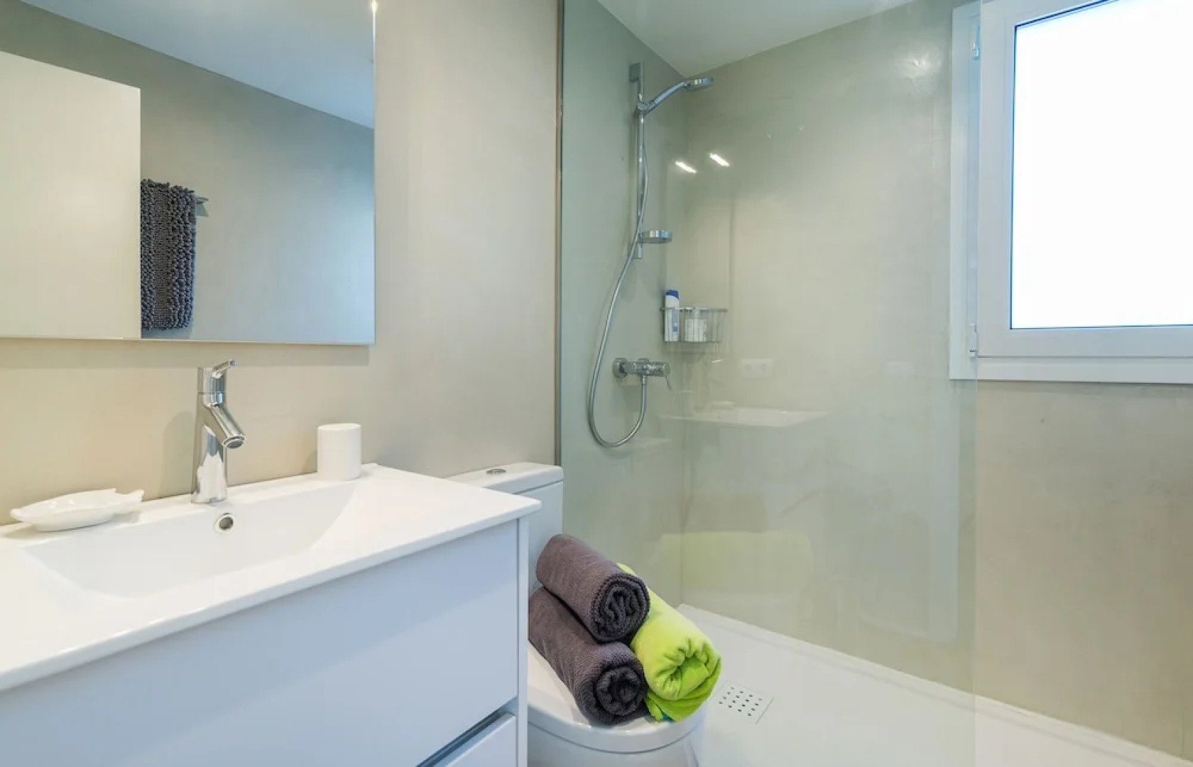 Stylish Sa Riera Apartment, 5 mins walk to Beach