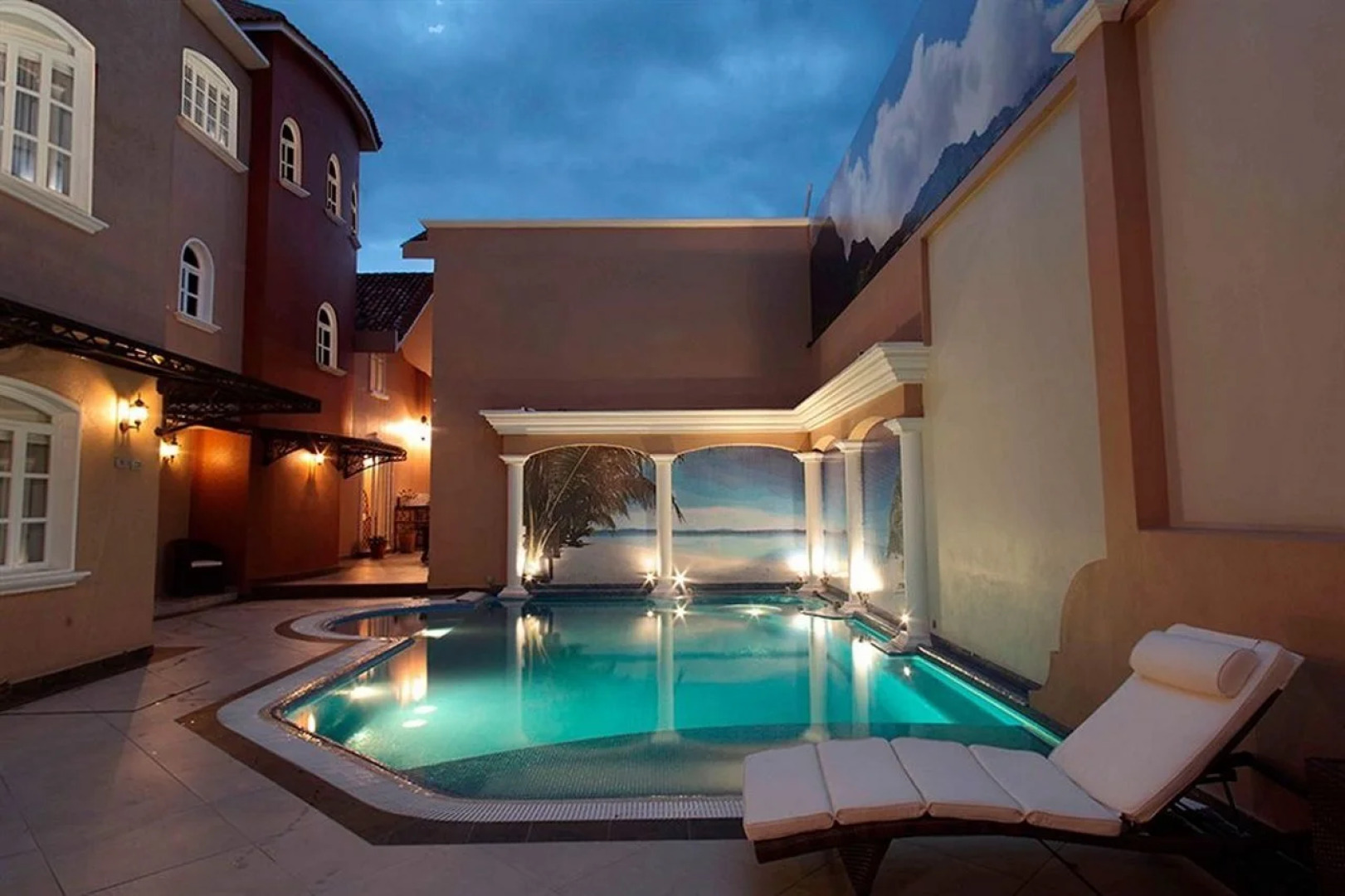 Casa Bonita Hotel & Luxury Residence