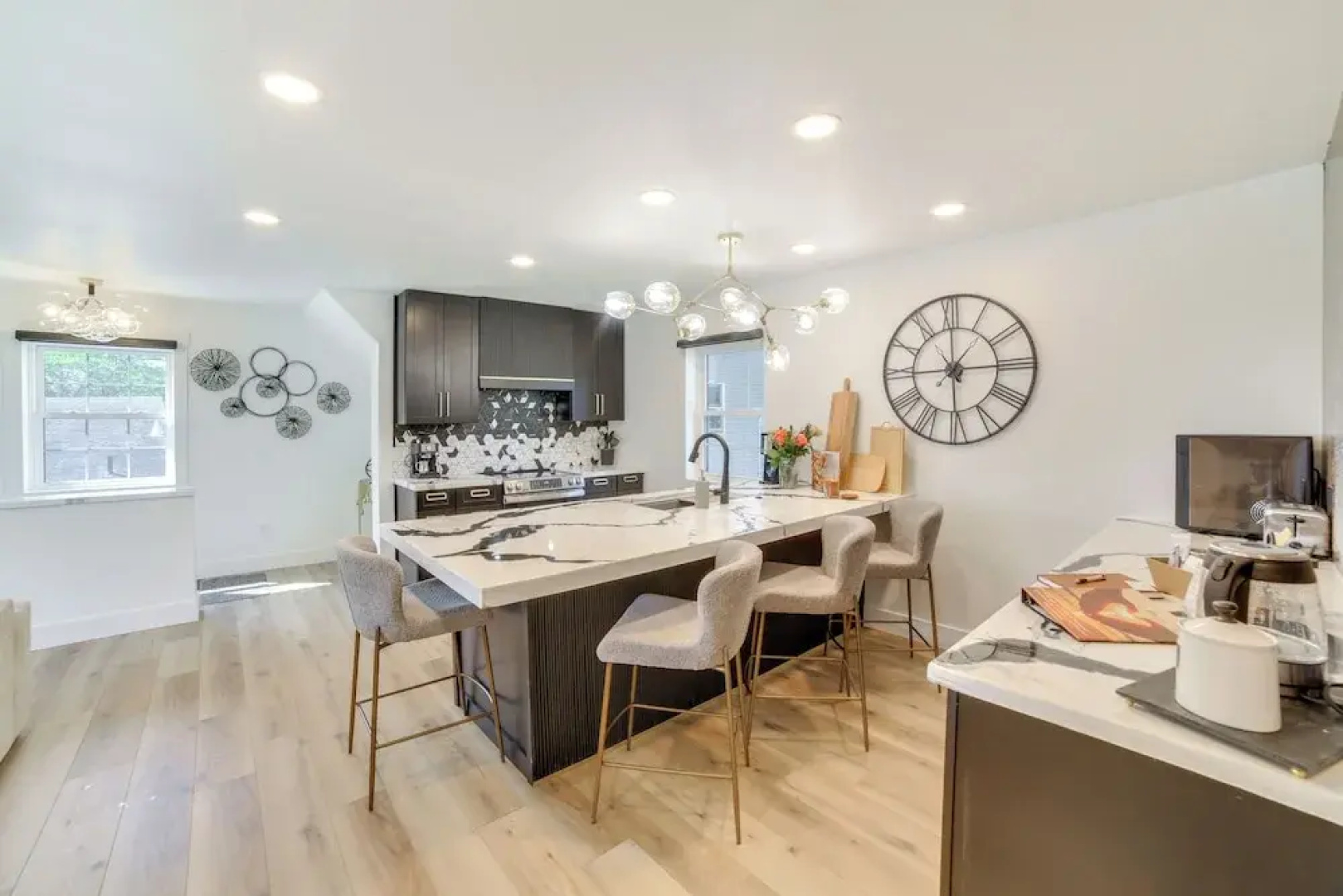 Walk to Waterfront: Michigan Retreat w/ Game Room