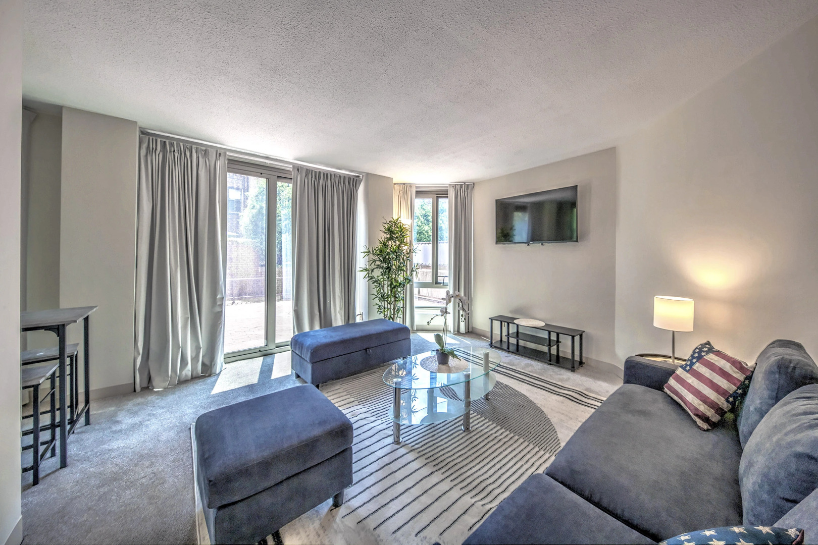 Upscale Apt with Private Work From Anywhere Office