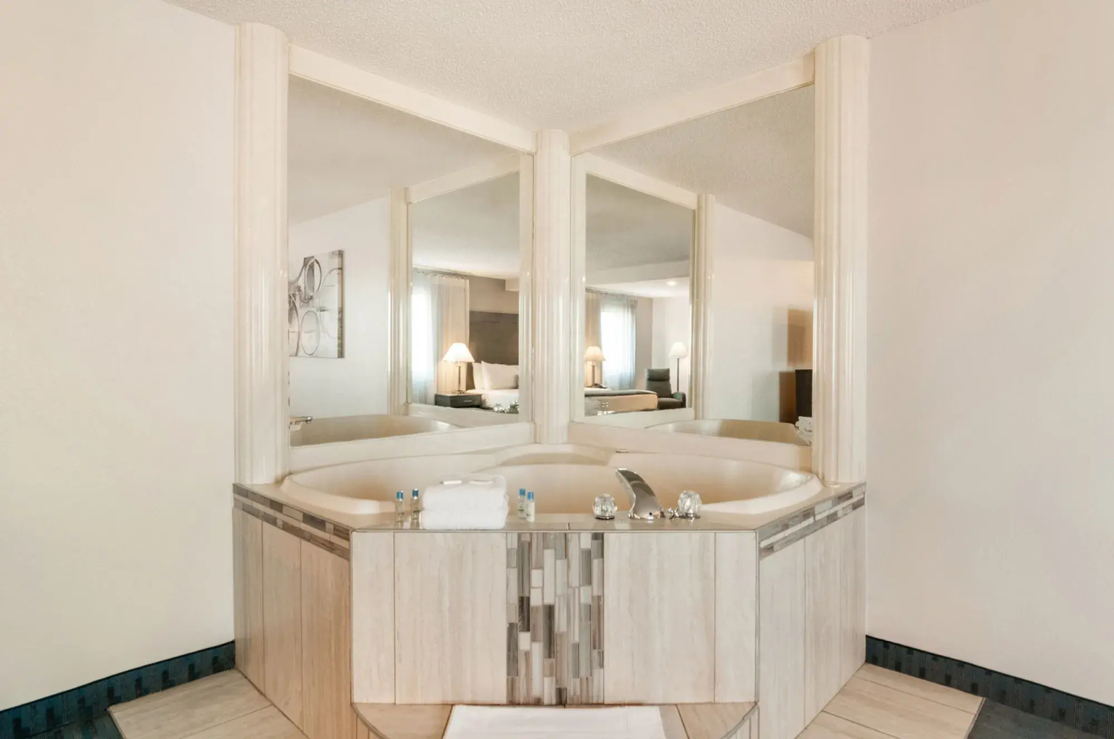 American Inn Suites Detroit Metro Airport