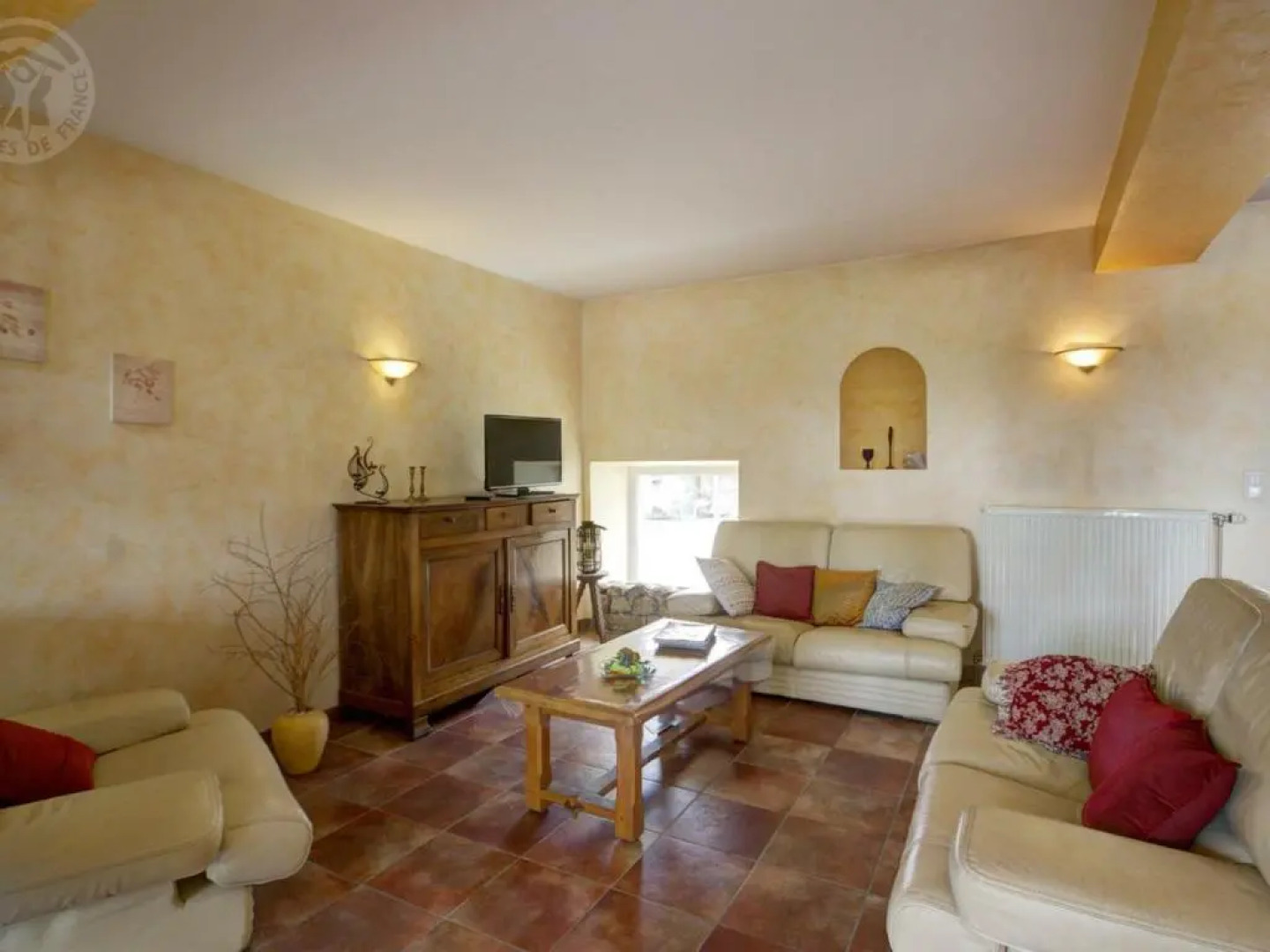 Gîte Chalain-le-Comtal, 5 pièces, 10 personnes - FR-1-496-48