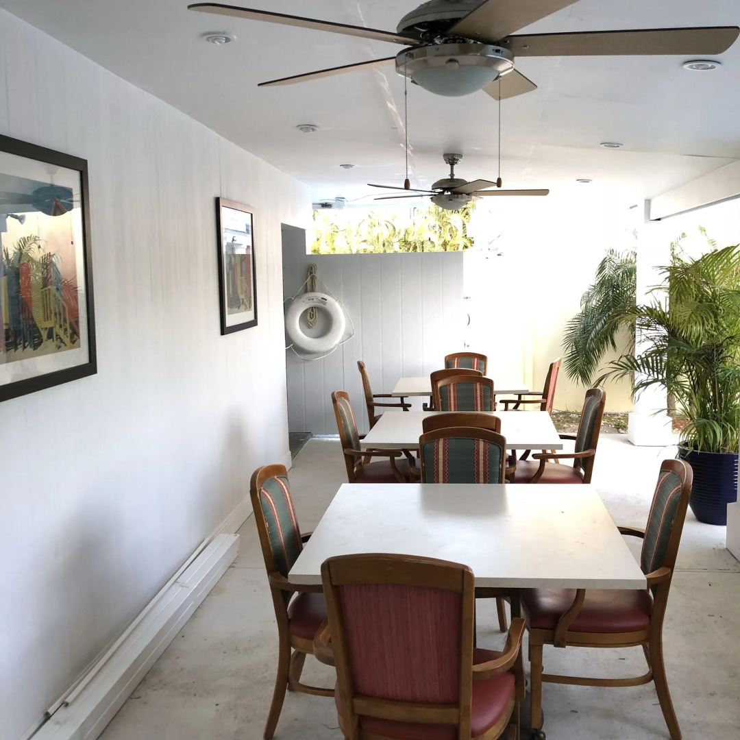 The Colony Club Inn & Suites