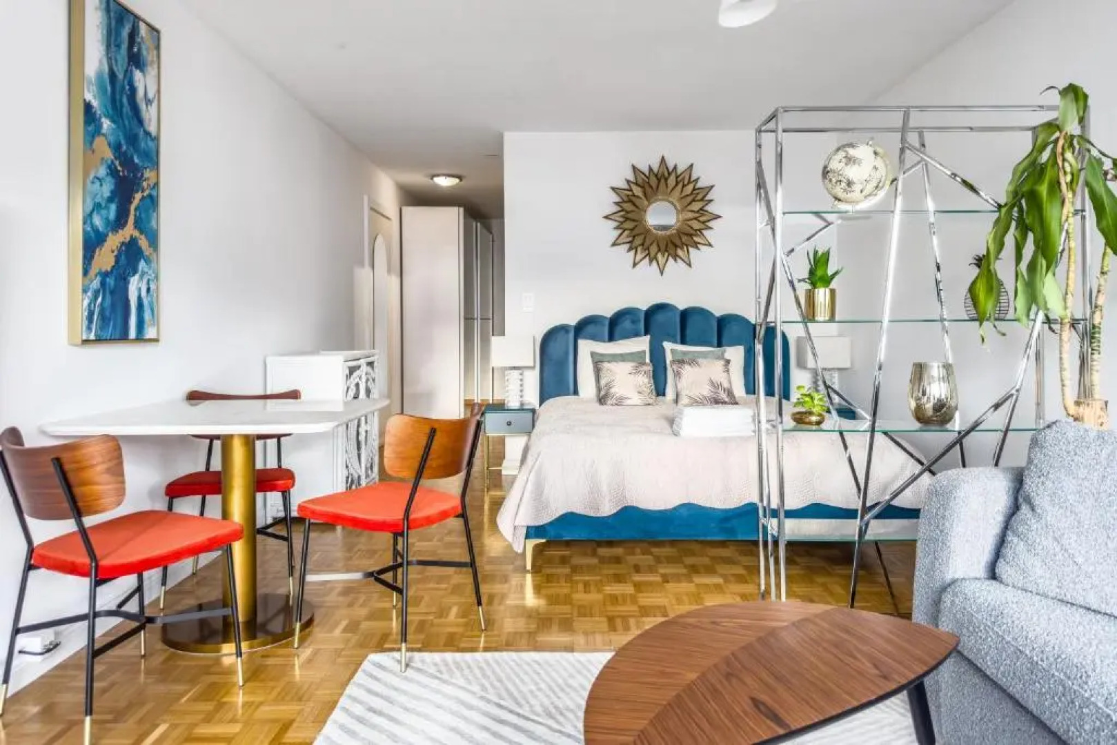 Beautiful Studio Lake View and Castle