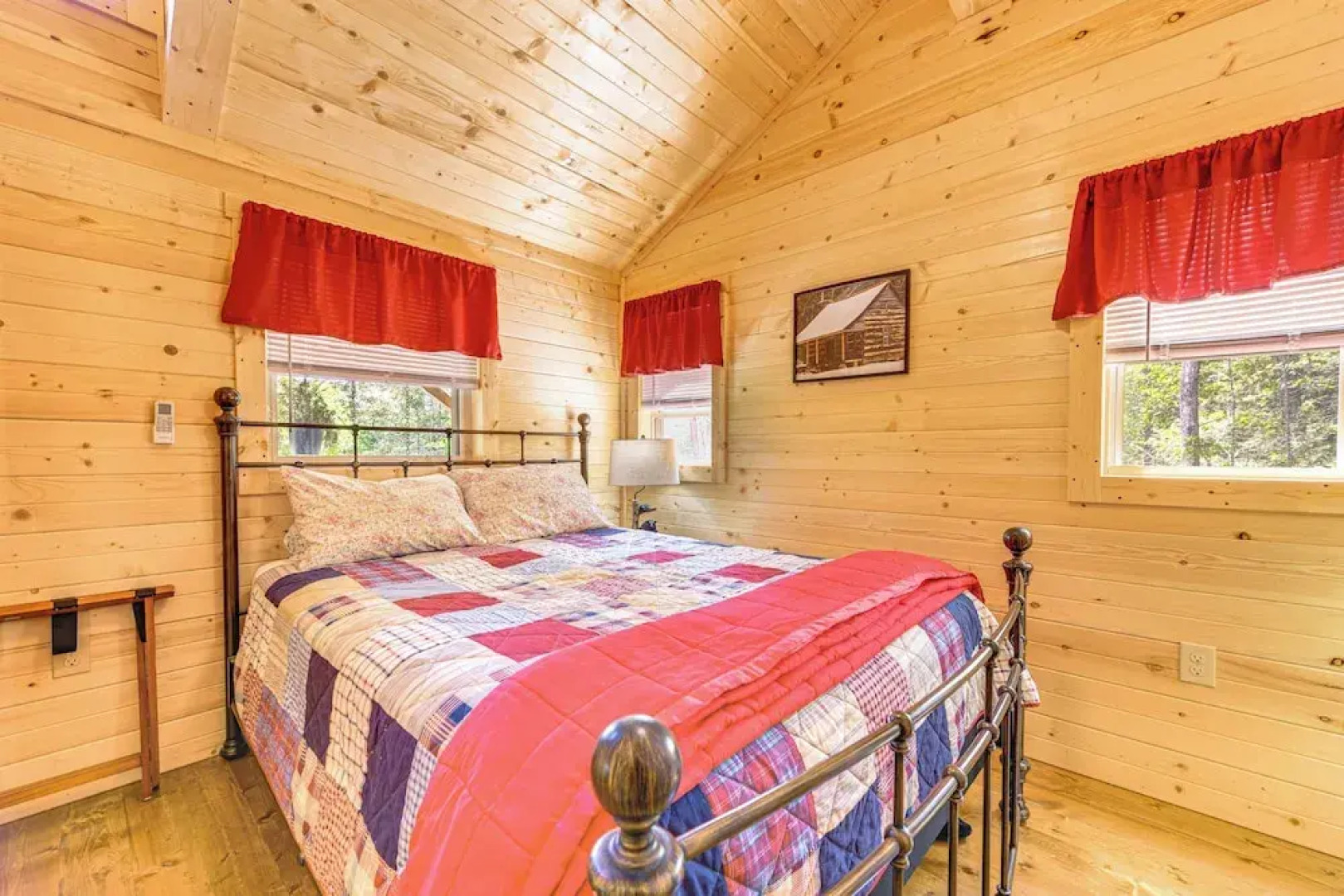 11 Mi to Smoky Mtns: Dog-friendly Sevierville Home
