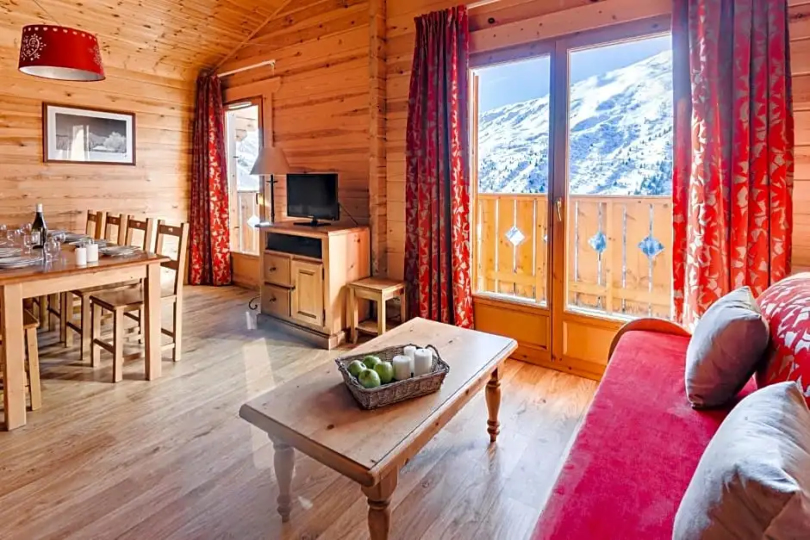 Skissim Select - Chalets Le Grand Panorama II 3* by Travelski