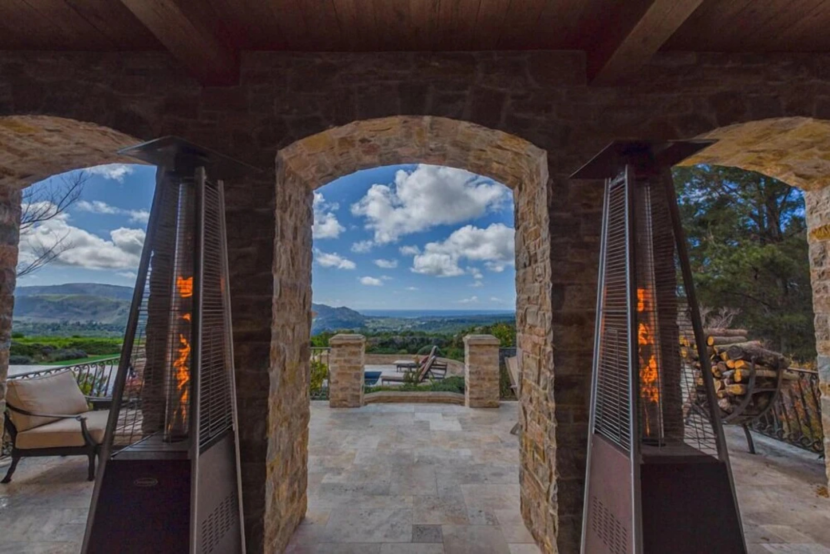 Chateau D' Renaitre - Carmel-By-The-Sea