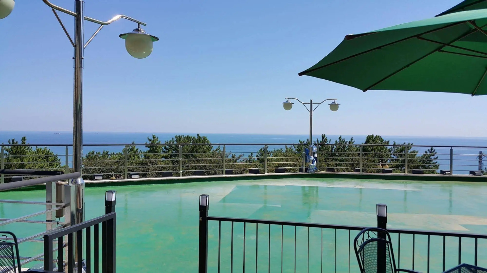 Sun and Moon Guest House - Hostel