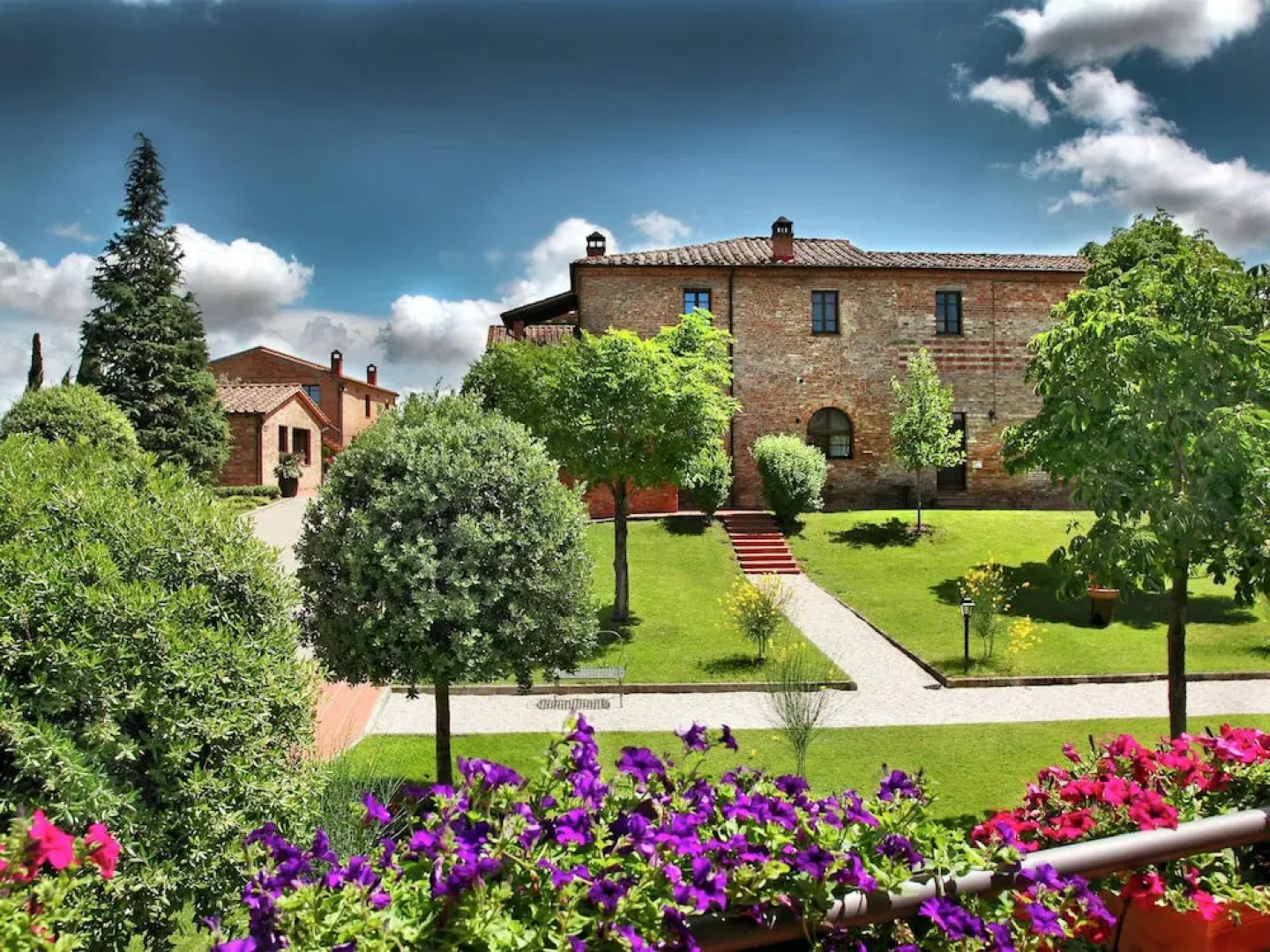 Vintage Mansion in Montepulciano With Pool