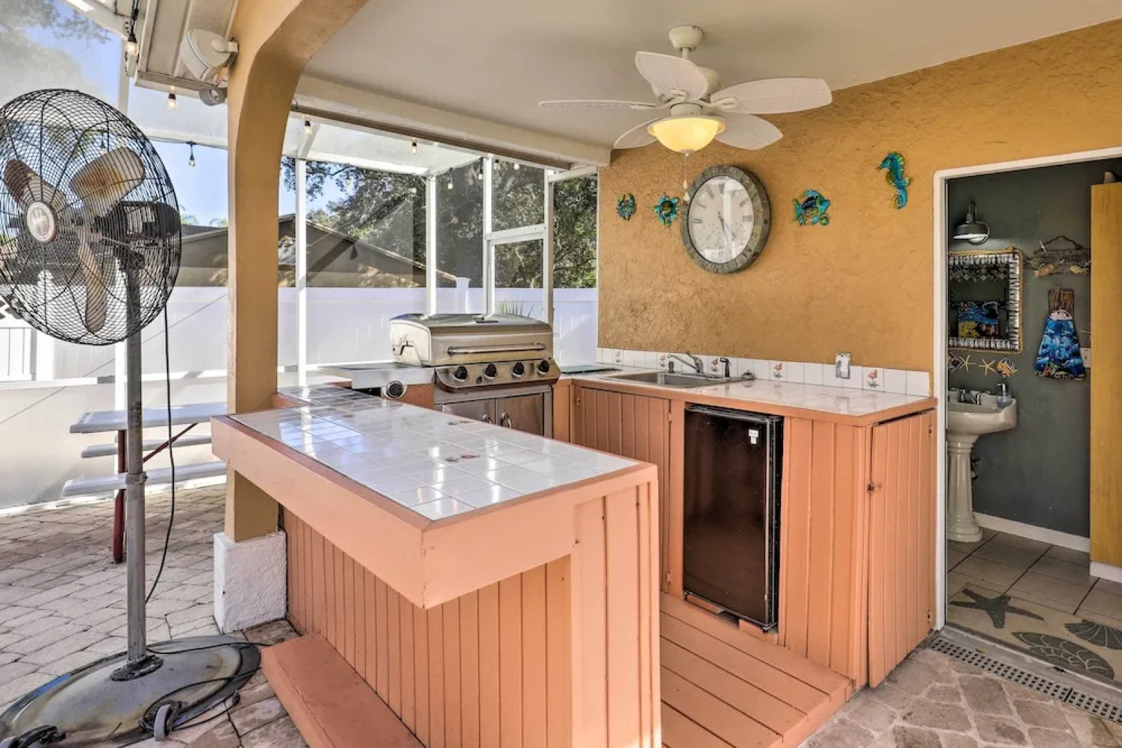 Cozy Home in Heart of Tampa w/ Lanai & Pool!