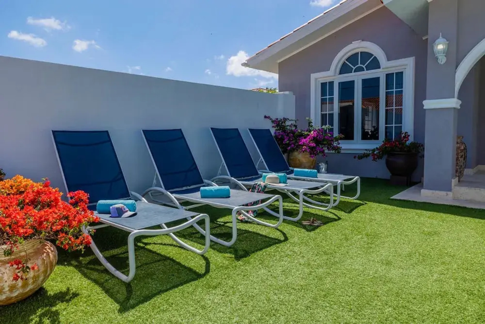 Remodeled 3br2ba Cozy Central Private Pool