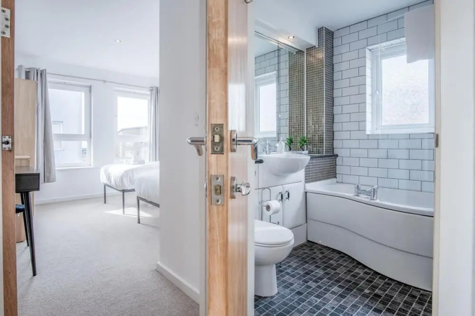 The Penthouse - 3 Bedroom Apartment - Llanelli