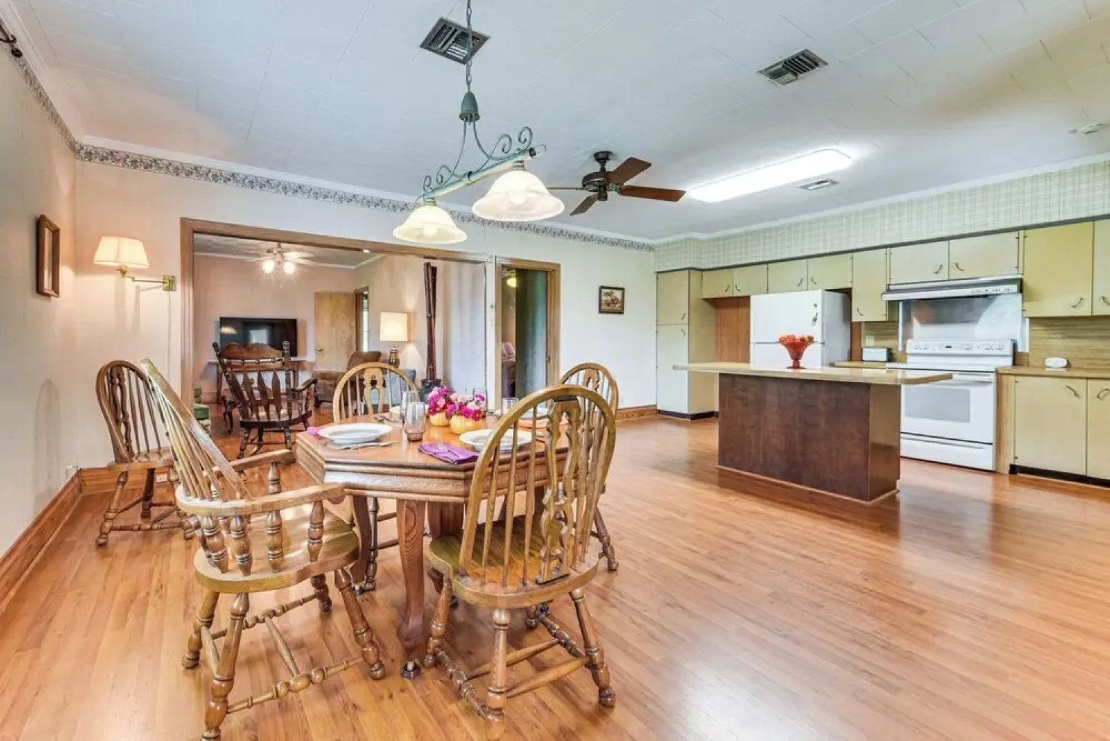 8 Mi to Lafayette: Dog-friendly Home w/ Large Yard