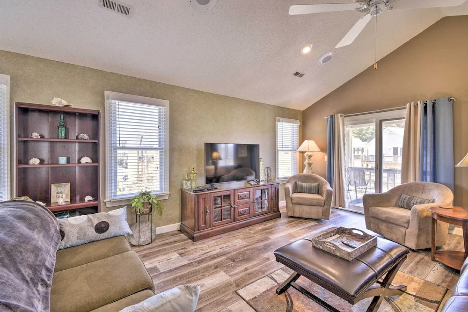 Home w/ Deck in Corolla Light: Walk to Beach!