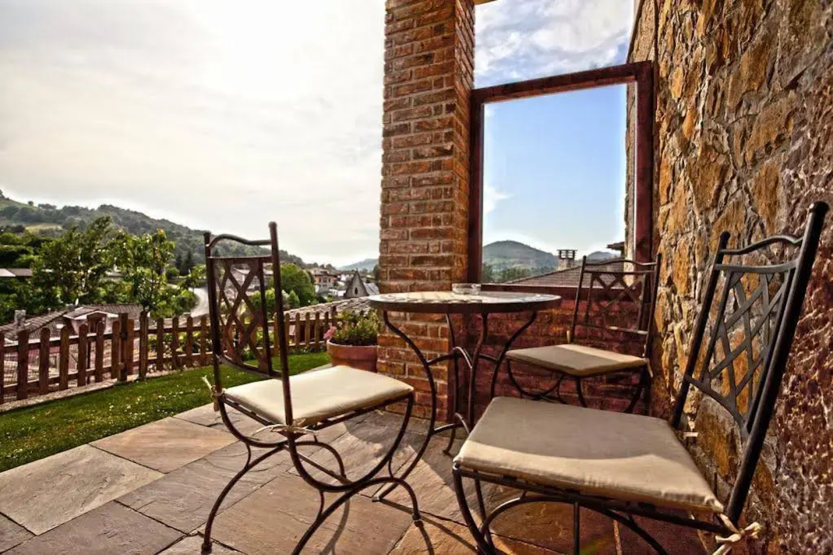 Apartamentos Rurales El Picoretu