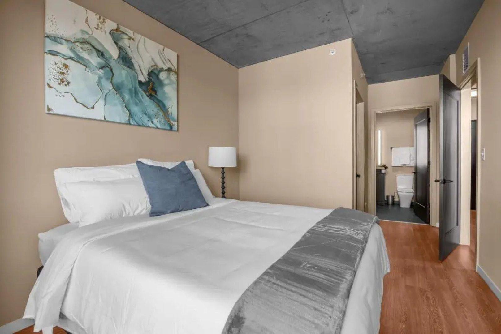 3BR Elegant Glass Penthouse Pool With Deck & Gym