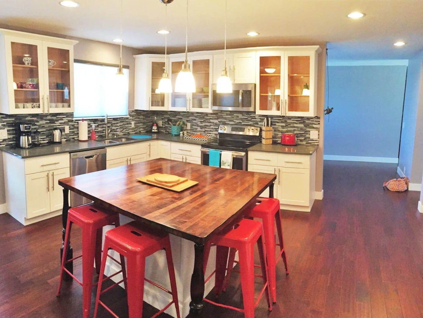 Exquisite 7-BR Home by the Mountains