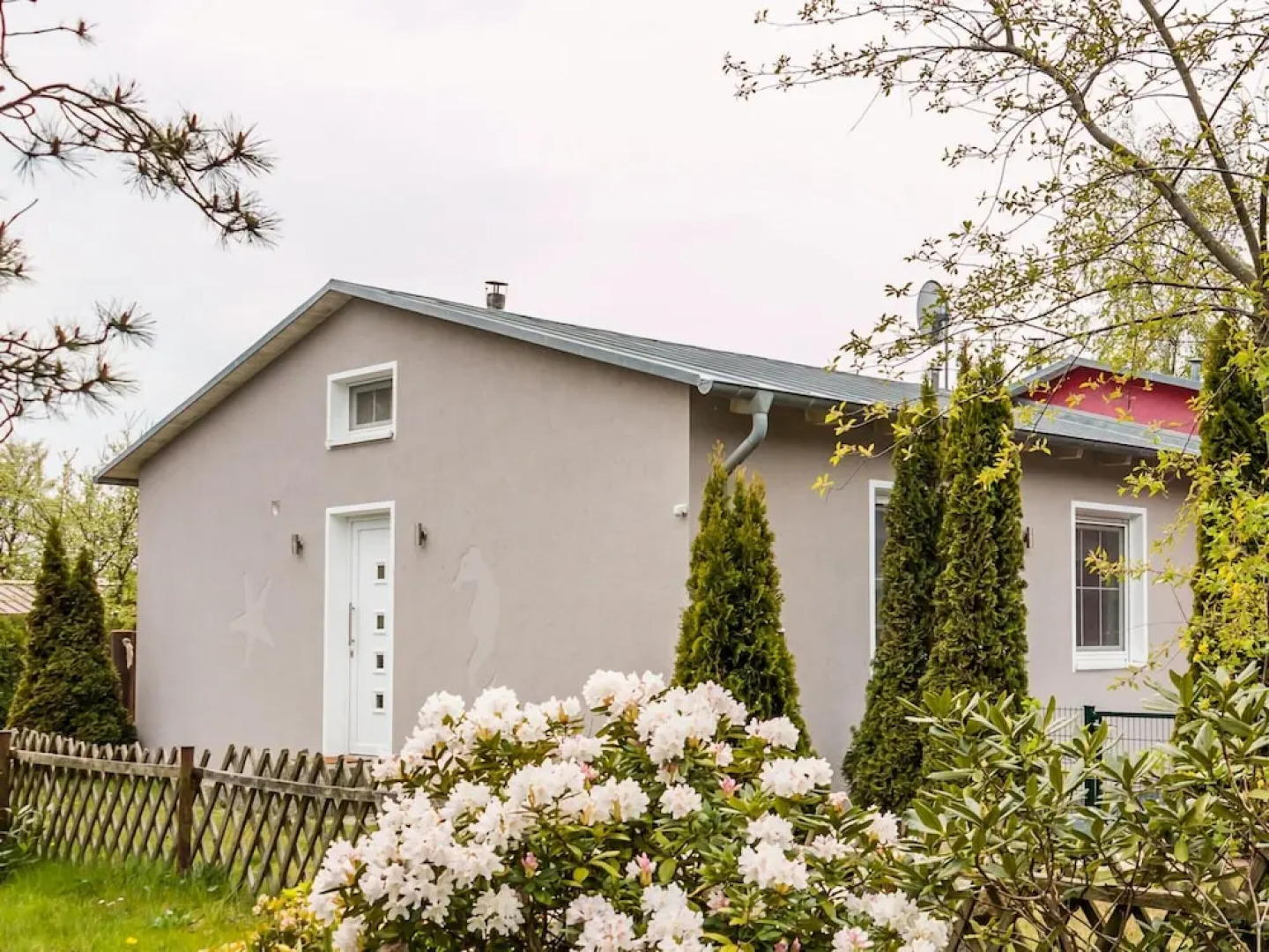 Seahorse Modern Retreat