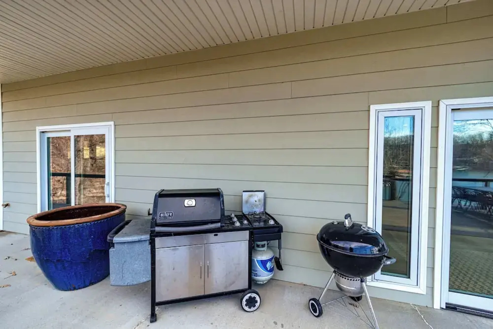 Big Bear Bungalow Stay on Ozark Waterfront