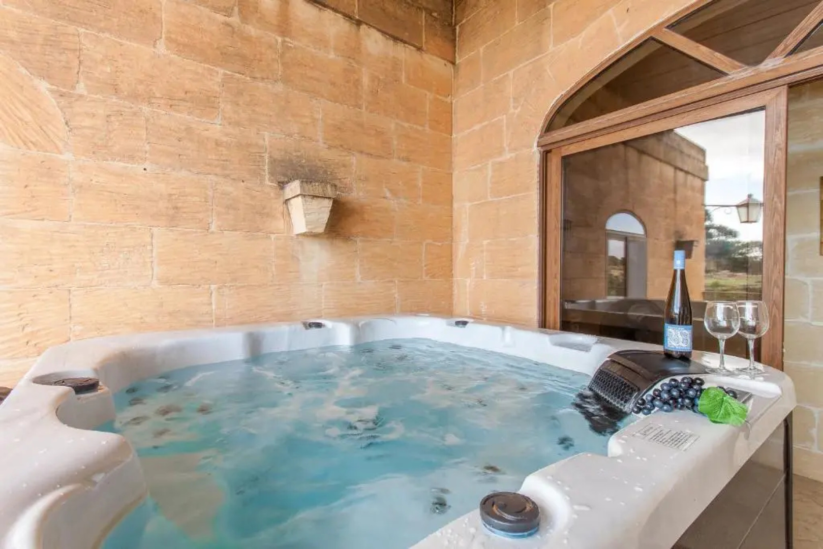 Centre Island Gozitan Farmhouse & Pool