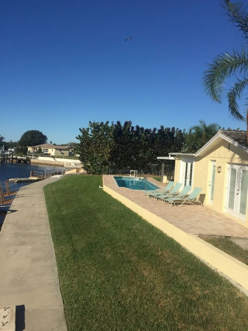 The Sunset House - Three Bedroom Home