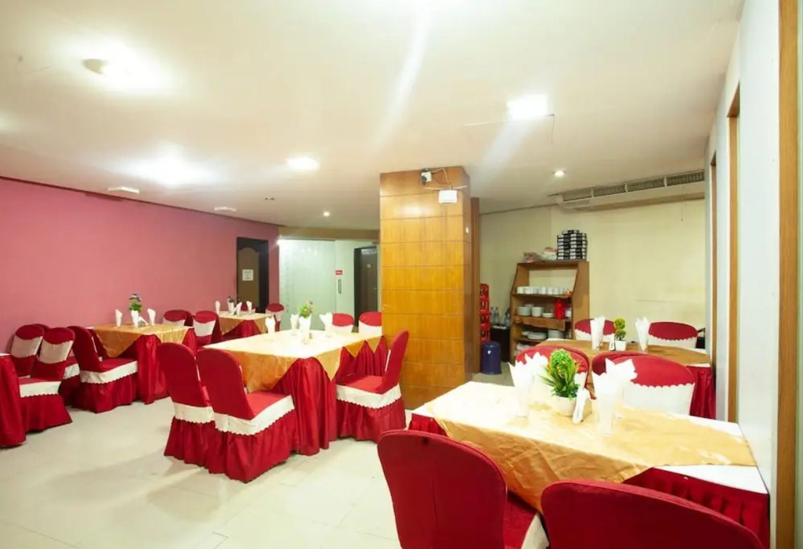 Rax Hotel and Restaurant