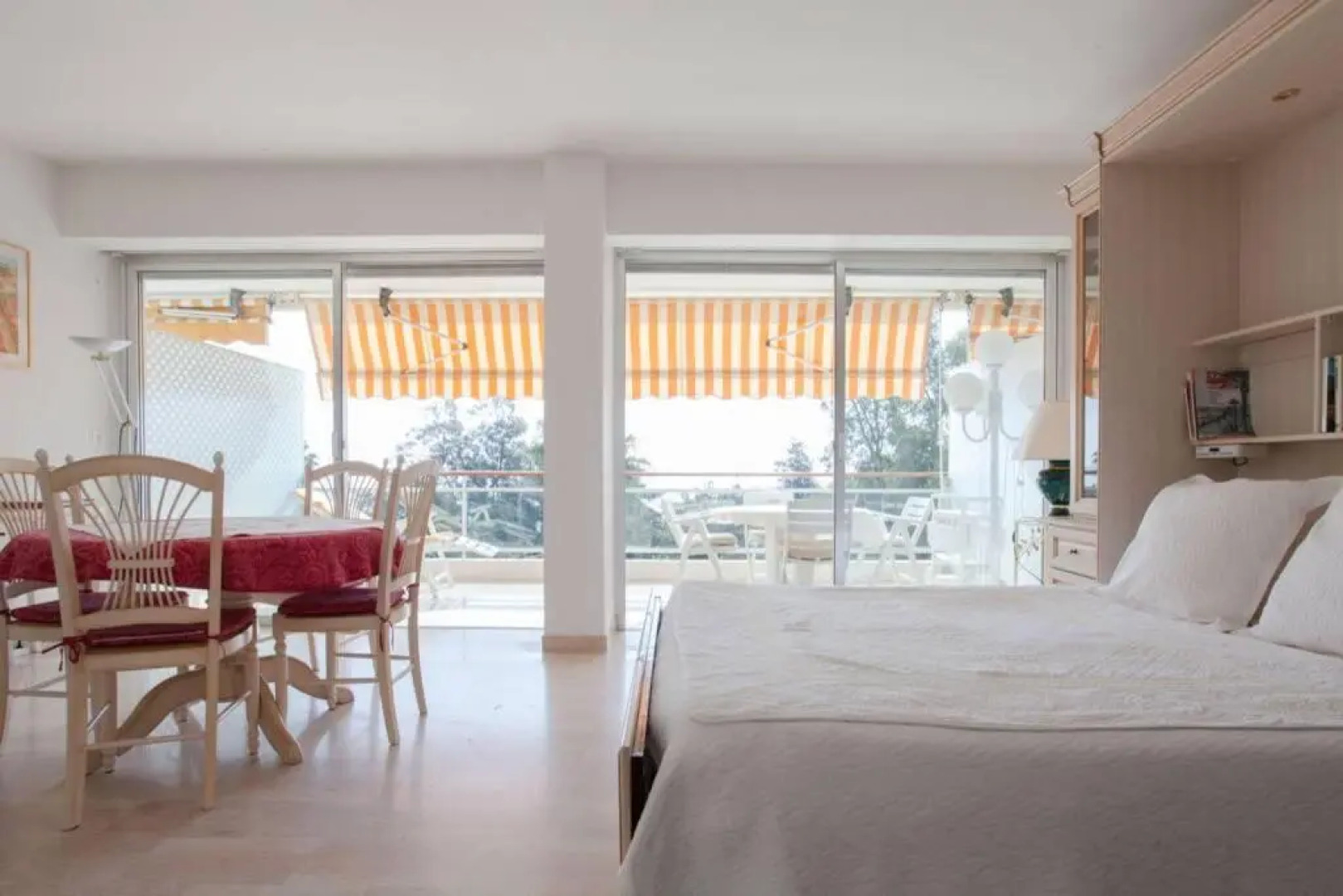 STUDIO STANDING VUE MER 2 PERS. 5 min.CANNES