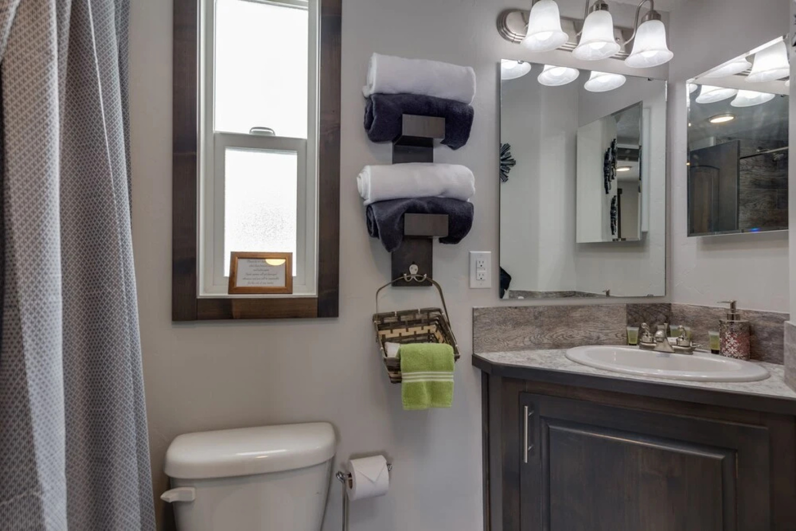 Hickory-dickory Hollow