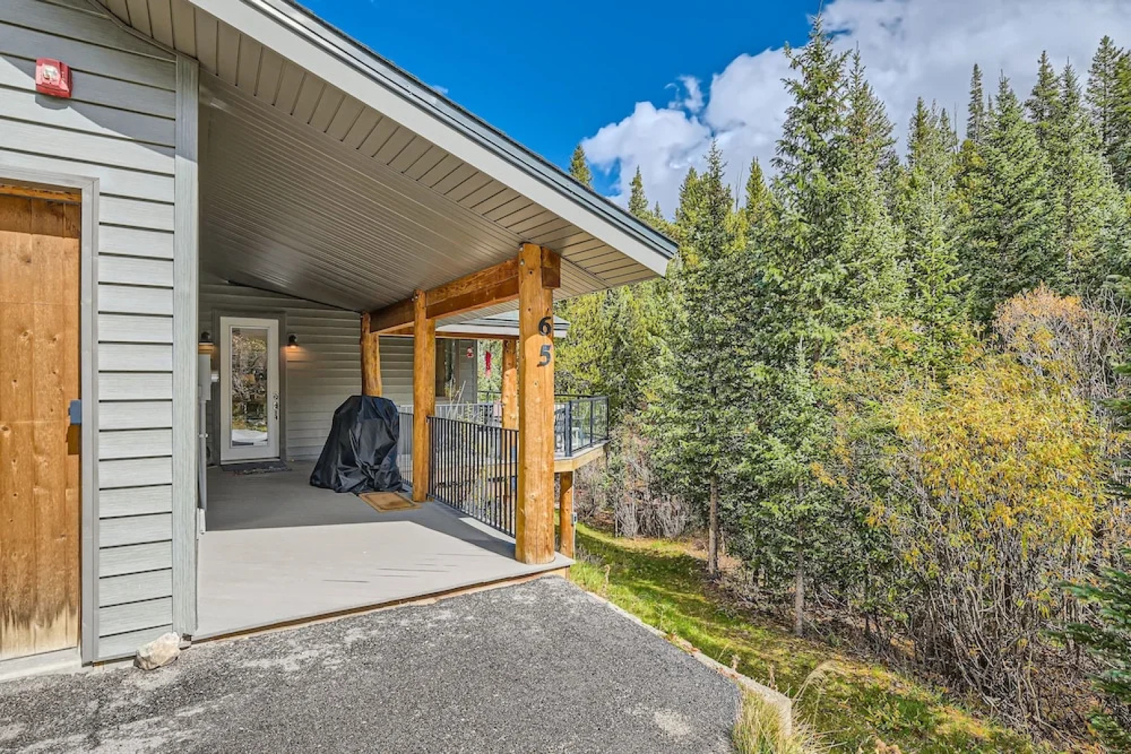 Twin Creek Lodge 7 Bedroom Home by RedAwning