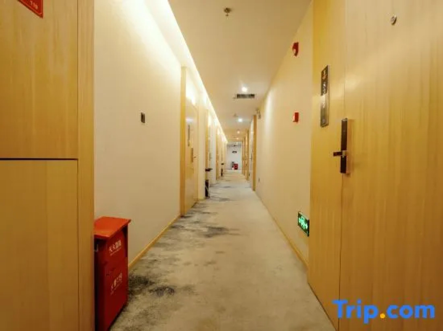 Shigatse Enjoy Eslite Rich Oxygen Hotel (Shenli Times Square Branch)