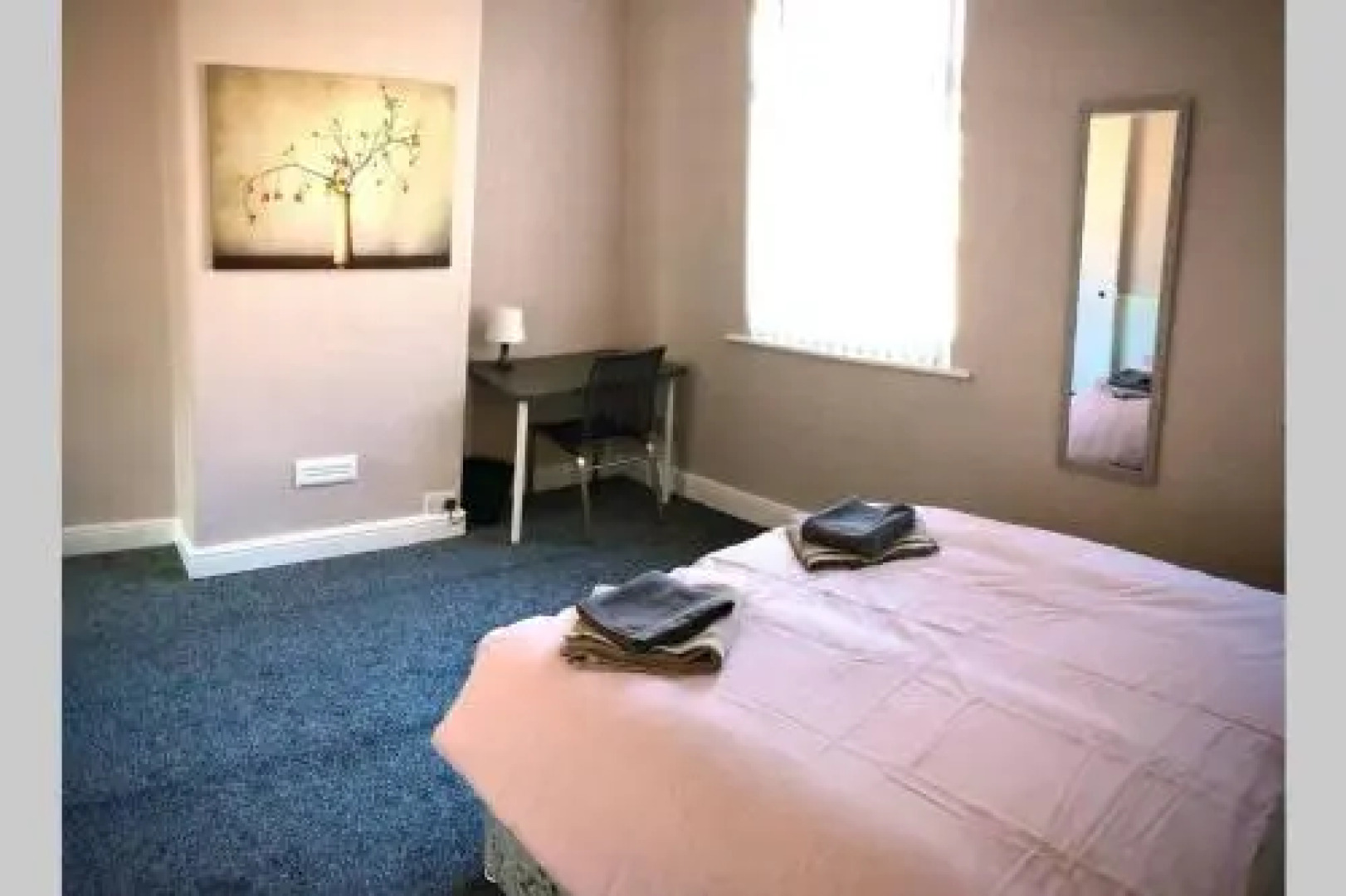 The Manchester Pad - 3BR Entire house with parking