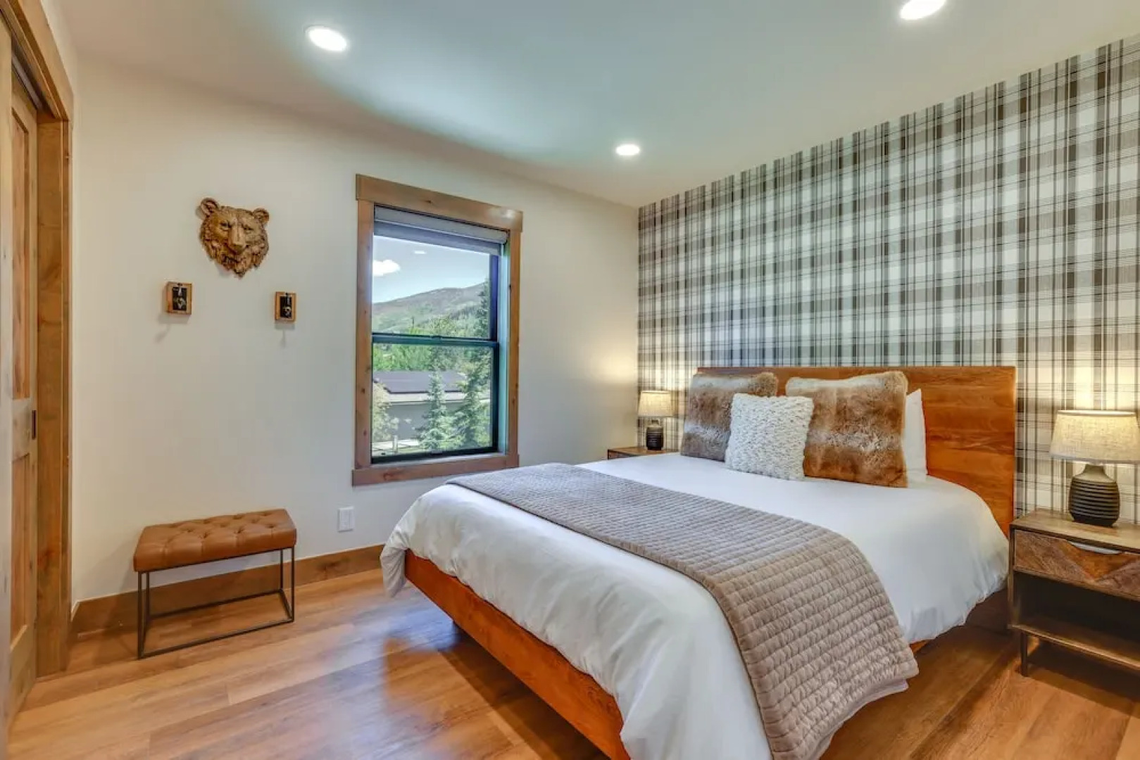 Updated Silverthorne Home w/ Hot Tub & Mtn Views!